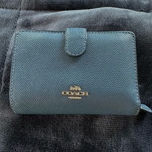 COACH Medium Corner Zip Wallet in Midnight & Gold